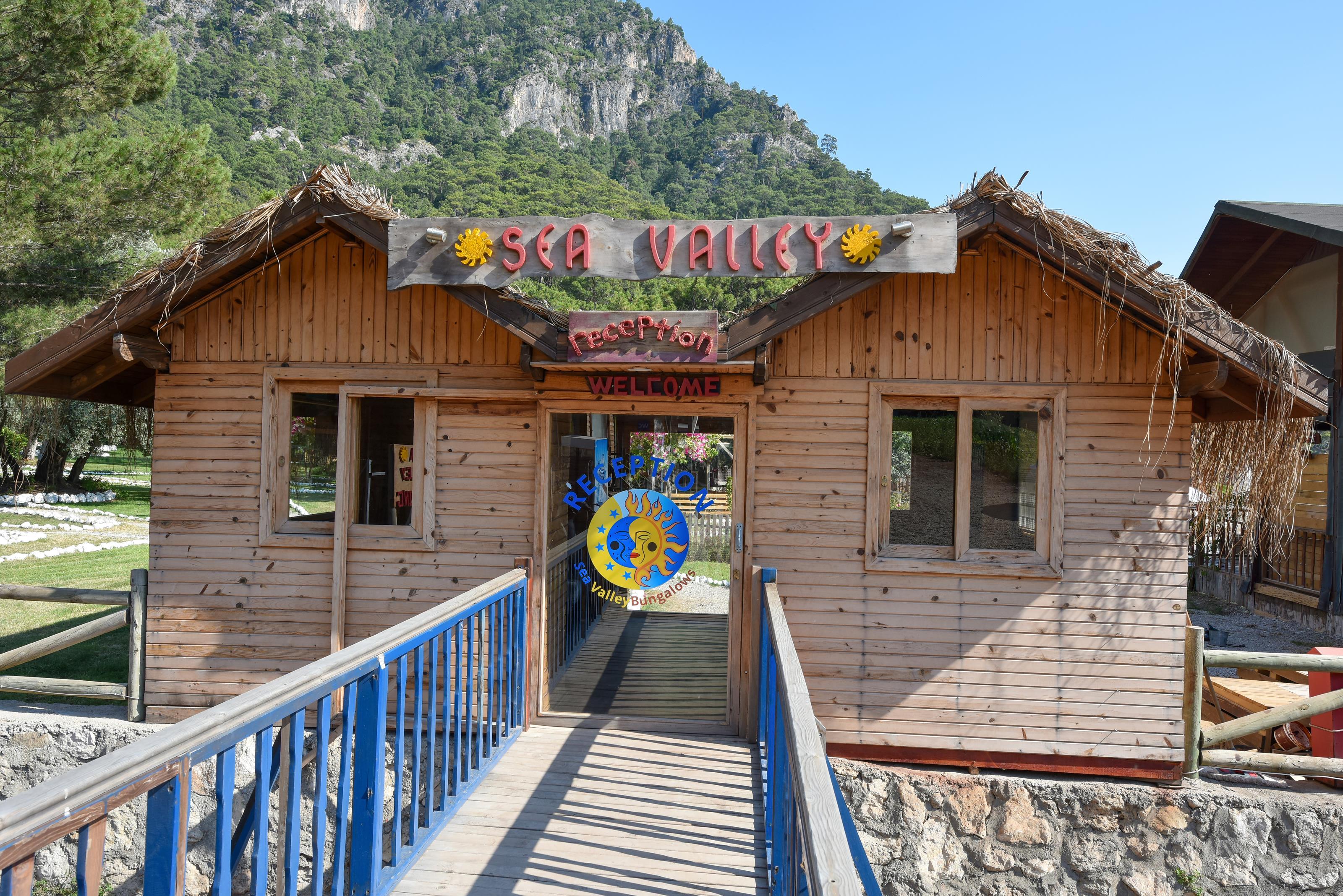 Sea Valley Lodge فاراليا المظهر الخارجي الصورة